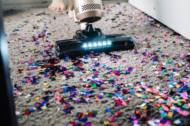 Aspirateur sur un tapis